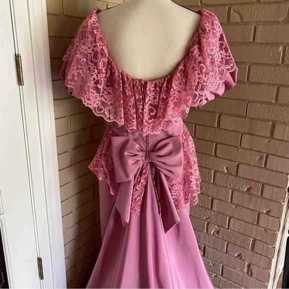 VTG Pink Ruffles Lace Prom Pageant Gown SOUTHERN BELLE Dress Barbiecore 11 / 12 - Picture 3 of 12